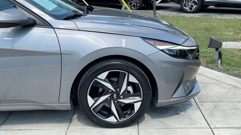 Used 2023 Hyundai Elantra SEL w/ Convenience Package image 12