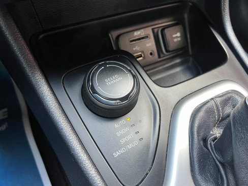 Used 2017 Jeep Cherokee Limited image 26