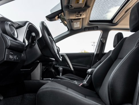 Used 2018 Toyota RAV4 XLE image 19