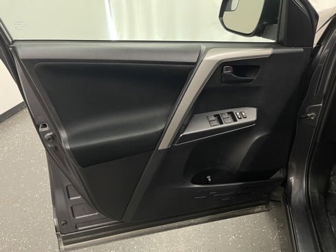 Certified 2018 Toyota RAV4 LE image 9