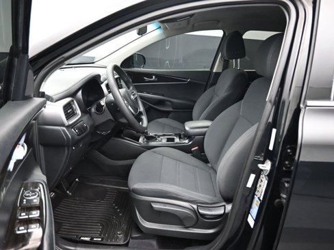 Used 2020 Kia Sorento LX image 11