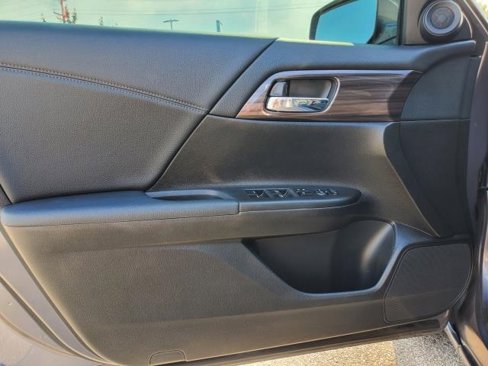 Used 2017 Honda Accord EX image 12