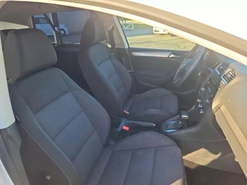 Used 2011 Volkswagen Golf 4-Door image 11