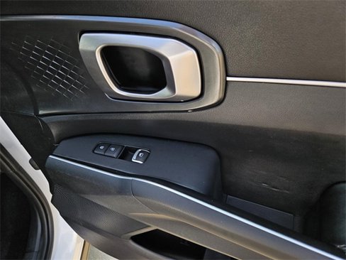 Used 2022 Kia Sorento LX image 8