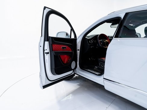 Certified 2022 Bentley Bentayga image 9