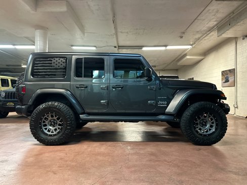 Used 2018 Jeep Wrangler Unlimited Sahara image 6