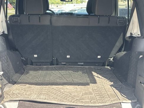 Used 2016 Jeep Wrangler Unlimited Sahara image 9