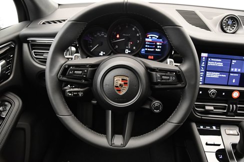 Certified 2025 Porsche Macan Turbo image 27