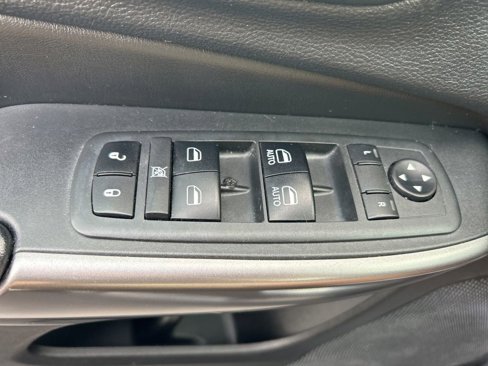 Used 2019 Jeep Cherokee Limited image 24