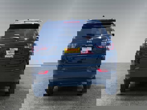 New 2025 Jeep Compass Latitude image 4