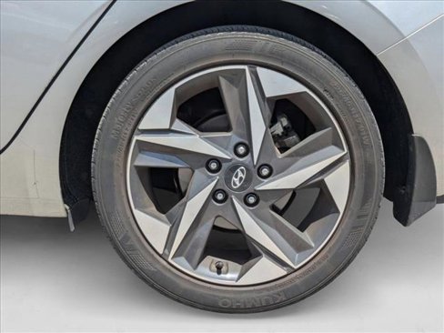 Used 2022 Hyundai Elantra Limited image 14