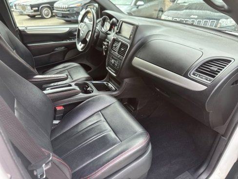 Used 2019 Dodge Grand Caravan GT image 14