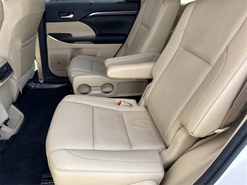 Used 2014 Toyota Highlander Limited image 16