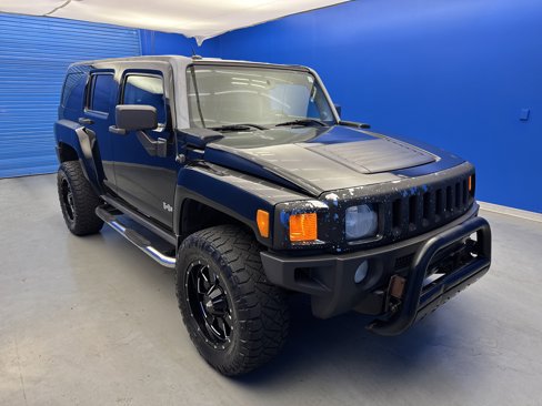 Used 2007 HUMMER H3 image 2