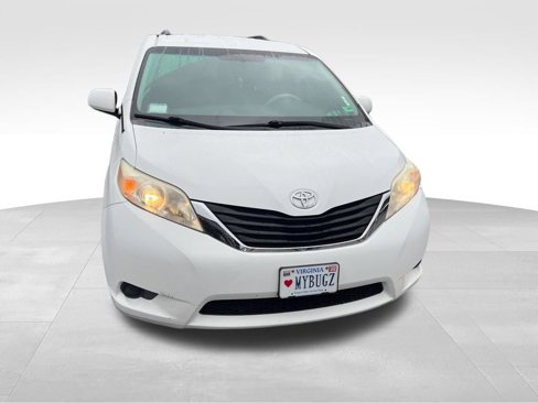 Used 2014 Toyota Sienna LE image 8