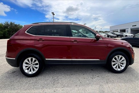 Used 2018 Volkswagen Tiguan SE w/ Panoramic Sunroof Package image 4