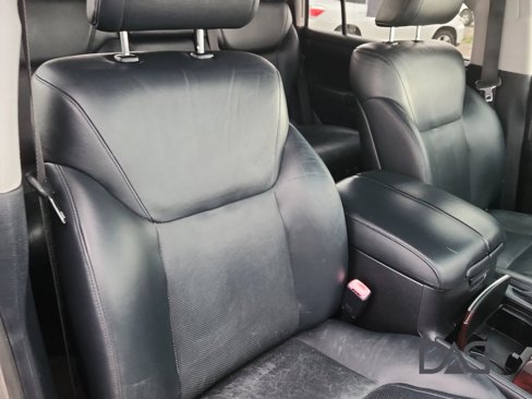 Used 2011 Lexus LX 570 4WD w/ Luxury Pkg image 26