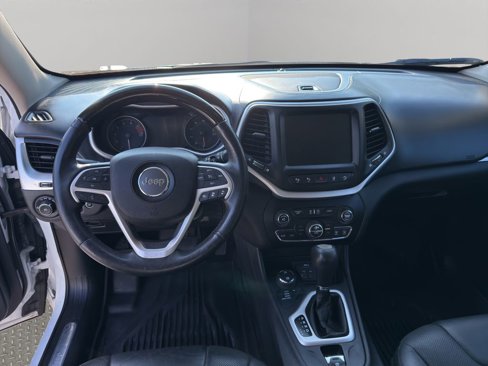 Used 2016 Jeep Cherokee Overland w/ Technology Group image 14