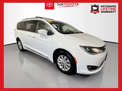 Used 2018 Chrysler Pacifica Touring-L w/ Advanced Safetytec Group image 1