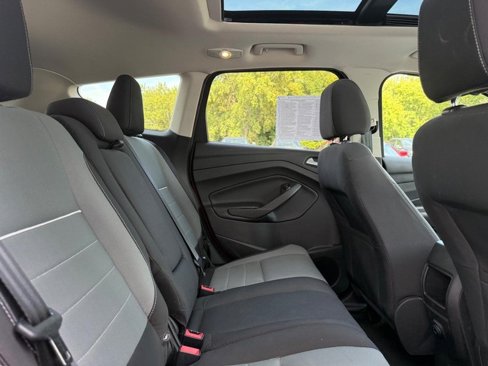 Used 2015 Ford Escape SE image 9