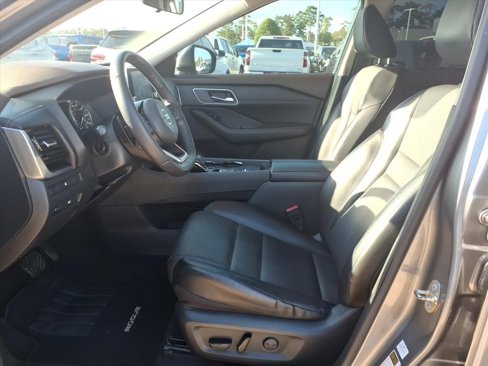 Used 2021 Nissan Rogue SV w/ Premium Package image 19