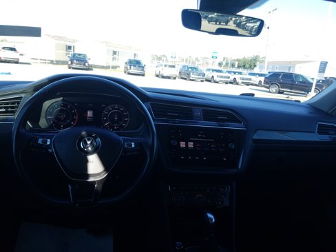 Used 2018 Volkswagen Tiguan SEL Premium image 17