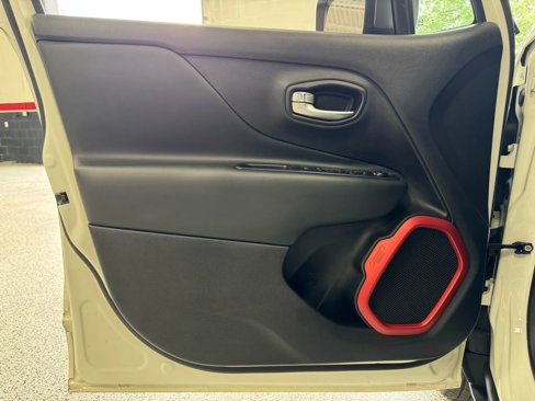 Used 2017 Jeep Renegade Trailhawk image 21