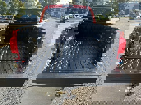 Used 2017 Toyota Tacoma SR5 image 31