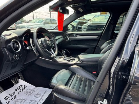 Used 2018 Alfa Romeo Stelvio Ti Sport image 4