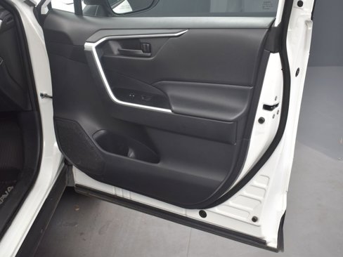 Used 2020 Toyota RAV4 LE image 22