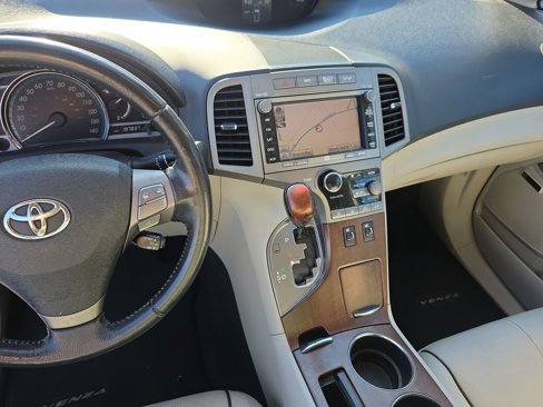 Used 2010 Toyota Venza image 31