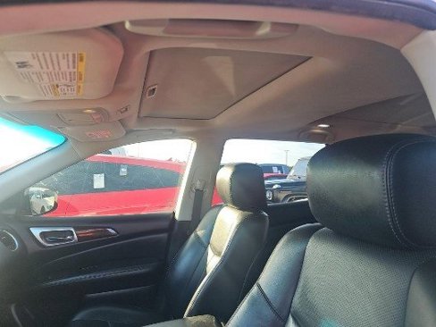 Used 2015 Nissan Pathfinder Platinum w/ Family Entertainment Package image 6