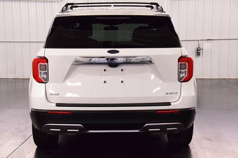 Used 2022 Ford Explorer XLT w/ Equipment Group 202A image 6
