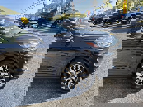 Used 2020 Ford Escape Titanium image 2