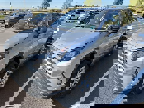 Used 2022 Toyota RAV4 LE image 1