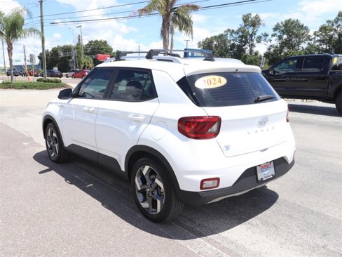 Used 2024 Hyundai Venue SEL image 7