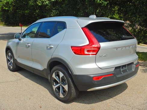 Used 2025 Volvo XC40 B5 Plus image 6
