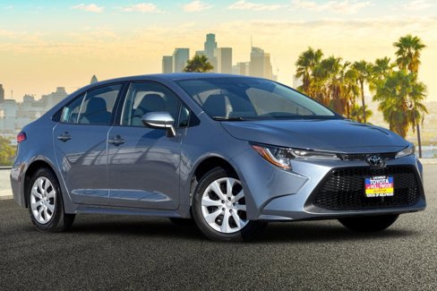 Used 2020 Toyota Corolla LE image 2