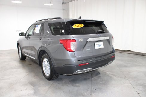 Used 2022 Ford Explorer XLT w/ Equipment Group 202A image 7