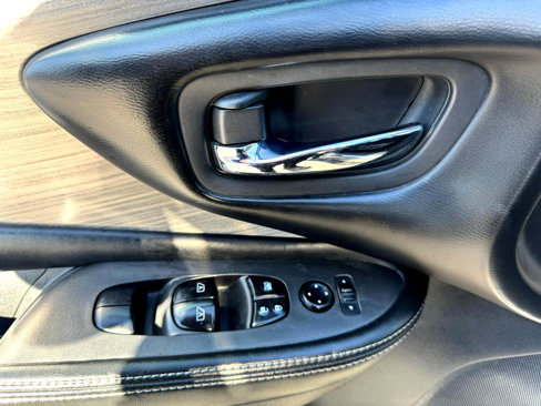 Used 2016 Nissan Murano SV w/ Premium Package image 28