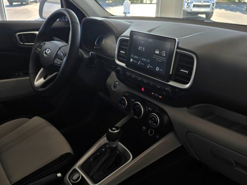 New 2025 Hyundai Venue SEL image 29