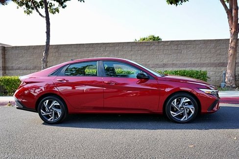 Certified 2025 Hyundai Elantra Sport image 7
