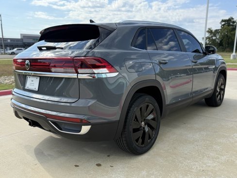 Used 2024 Volkswagen Atlas Cross Sport SE image 5