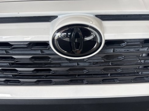 Used 2021 Toyota RAV4 XLE image 15