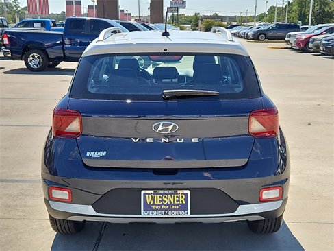 Used 2023 Hyundai Venue Limited image 9