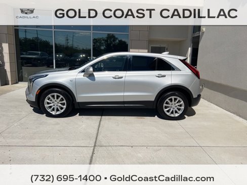 Used 2020 Cadillac XT4 Luxury w/ Cold Weather Package image 2
