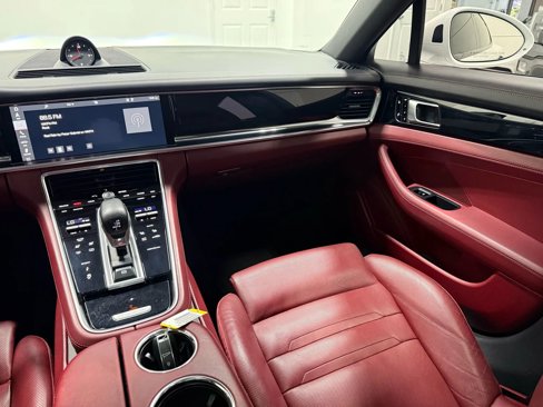 Used 2018 Porsche Panamera image 34