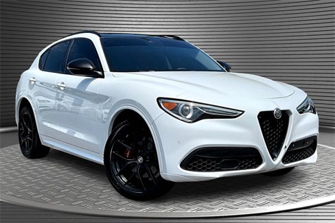 Used 2021 Alfa Romeo Stelvio Ti w/ Nero Edizione image 3