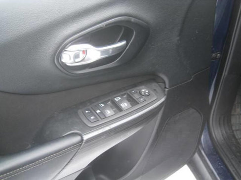 Used 2015 Jeep Cherokee Latitude image 16