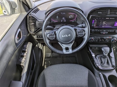 Used 2023 Kia Soul EX image 16